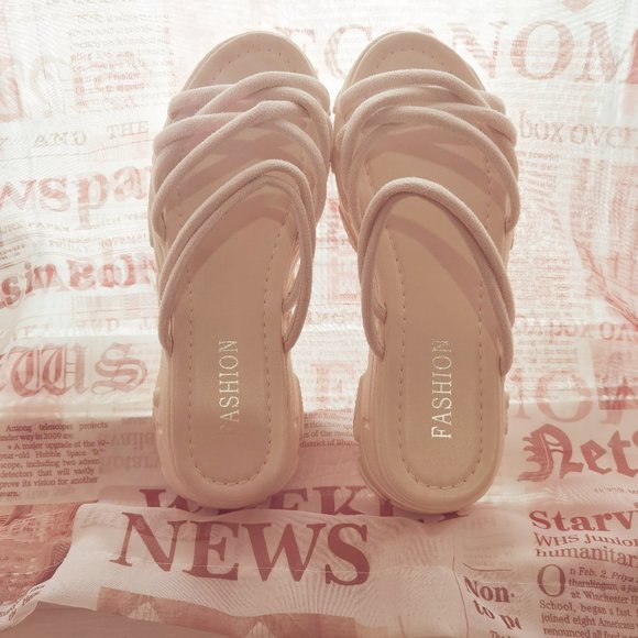 Beige apricot sandals flip flops - Picture 6 of 11